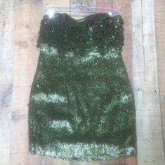 Nwt Free People Frida Ruffle Mini Party Dress Sequin Green Size 6 Msrp $168. Great Brand And Quality!!! This Is New With Tags Dress!! Green Mini Dress For Formal Parties, Green Mini Dress For Formal Party Season, Holiday Sleeveless Dress With Ruffles, Formal Green Mini Dress With Ruffles, Festive Sleeveless Dress With Ruffles, Fitted Green Dresses For Festive Occasions, Ruffled Dresses For Festive Party Season, Festive Ruffled Dresses For Party Season, Glamorous Green Dresses For Festive Occasions