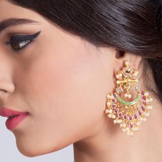 Typing Hacks, Gold Jhumkas, Classy Looks, Top Earrings, Gutta Pusalu, Best Earrings, Black Beads Mangalsutra, Types Of Jewelry, Chandbali Earrings