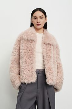 Cropped Toscana Shearling Sheepskin Jacket With Oversized Collar Fibflx Fall Sheepskin Outerwear In Mink Color, Winter Fluffy Sheepskin Outerwear, Chic Shearling Fur Coat With Long Sleeves, Chic Shearling Fur Coat, Lambskin Jacket, Statement Collar, Sheepskin Jacket, Oversized Collar, Sheepskin Coat