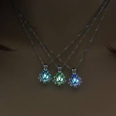 Metalltyp: Zinklegierung
\nKettenlänge: 45+5cm
\n\n\n\n\n\n  
\n Luminous Pendant Necklace For Gift, Luminous Pendant Jewelry Gift, Luminous Pendant Jewelry For Gifts, Lotus Flower Necklace, Glowing Necklace, Lotus Necklace, Lotus Pendant, Flower Pendant Necklace, Charm Pendant Necklace