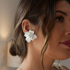 WHITE PORCELAIN FLORAL EARRINGS ✨ Say 'I Do' to Handmade Porcelain Bridal Earrings for Your Special Day! ✨🌸 💖 Let me add a touch of handmade elegance to your big day with these stunning wedding jewelry. The closure of the earrings is made of hypoallergenic steel to avoid allergy problems. You also have the possibility of choosing 24 K gold plated clasp options.  🌟 Imagine lightweight, incredibly flattering earrings that not only dazzle on your wedding day but become cherished keepsakes for ev Earring Wedding, Handmade Earring, Handmade Porcelain, Porcelain Flowers, Party Earrings, Wedding Jewelry Earrings, Floral Earrings, Jewelry Earrings Hoops, Party Accessories