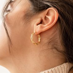 A D E L E ∙ L I N K ∙ H O O P ∙ EARRINGS * Material: High Quality Solid 925 Sterling Silver * Finish: Sterling Silver ∙ 18K Gold ∙ Rose Gold * Featuring 20mm Link Hoop Earrings H O W ∙ T O ∙ O R D E R * Select your finish in the drop down menu. Design is available in 3 colors: 18k Gold, Rose Gold and Sterling Silver. O T H E R ∙ I N F O R M A T I O N * All items are nicely packaged ready to gift in elegant jewelry boxes. * If you can't find the information you need or need some advice for your d Caitlyn Minimalist, Earrings Bridesmaid, Link Earrings, Gold Earrings Designs, Timeless Jewelry, Earrings Statement, Christmas Earrings, Bridesmaid Earrings, Jewelry Earrings Hoops