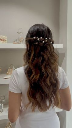 Hair Styles With Pearl Clips, Bridesmaid Hair Pearls, Hoco Hairstyles With Pearls, Minimal Hairstyles For Long Hair, Homecoming Hairstyles With Pearls, Hair With Pearls In It Down, Bridesmaid Hair With Pearls, Half Up Half Down Wedding Hair With Pearls, Pearl Pins In Hair