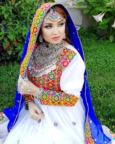 saneens dress afghan fashion long gown pashtun singer clothes Afghan Wedding Dress, Garden Wedding Dress, Afghanistan Culture, Afghani Dress, Afghani Clothes, Afghan Wedding, Dress Designing, Afghan Girl, Garden Wedding Dresses