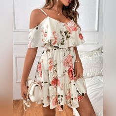 New Boho Floral Popover Cami Ruffle Dress Short * Cold Shoulder Short Sleeve * Adjustable Spaghetti Strap * Stretch High Waist * Flare Short Skirt * Ruffle Hem *Approximate Unstretched Measurements* Xs (2) * Bust 34.5" * Waist 24.25"(Up To 26") * Length 32.25" Small (4) * Bust 36.25" * Waist 26"(Up To 27.5") * Length 33" Medium (6) * Bust 37.75" * Waist 27.5"(Up To 29") * Length 34" Large (8/10) * Bust 40.25" * Waist 30"(Up To 31.5") * Length 34.5" Xl (12) * Bust 42.5" * Waist 32.25"(Up To 26") Corak Bunga, Casual Short Sleeve Dress, Ruffle Trim Dress, Flare Sleeve Dress, Linnet, Ruffle Hem Dress, Vestido Casual, Outfit Casual, Hem Dress