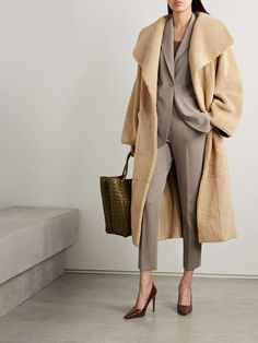 MAX MARA Wool and mohair-blend twill blazer | NET-A-PORTER Max Mara Style, Office Suit, Corporate Fashion, Winter Fashion Coats, Smart Outfit, Cold Weather Fashion, Fashionista Clothes, Stylish Work Outfits, Coat Outfits