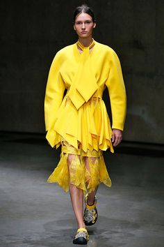 Bold colour - HarpersBAZAARUK Fashion Collection Inspiration, Fashion Trends Summer, London Fashion Weeks, Fashion Design Collection, 2020 Fashion Trends, Fashion Trends Winter, Current Fashion, Spring Summer Trends, Christopher Kane