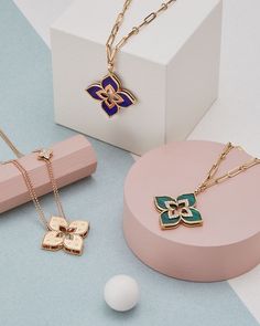 Jewelry Photoshoot Ideas Photography, Necklace Photoshoot, Jewelry Geometry, Gold Enamel Jewelry, Enameling Jewelry