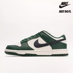 Nike SB Dunk Low Retro 'Gorge Green' Midnight Navy Phantom DD1503-300-DUNKS-The Nike Dunk Low ‘Gorge Green’ brings together a classic ‘80s basketball aesthetic with a varsity-inspired color palette. Equipped with a padded low-cut collar, the leather upper Nike X Travis Scott, Nike Skateboarding, Nike Sb Dunk Low Pro, Low Air Jordan 1, Nike Models, Dunks Nike, Sb Dunk Low, Nike Sb Dunks Low, Nike Shox