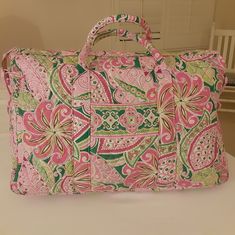 This Limited Edition Beautiful Vera Bradley Large Weekender Bag Is A Must-Have For Any Colorful And Floral-Themed Occasion. This Vera Bradley Is In The Retired Beautiful Pink Pinwheel Pattern. The Bag Features A Colorful Floral Design With Quilted Accents, And Is Made Of Cotton Exterior Material With A Cotton Lining. It Has Double Handles For Easy Carrying, A Detachable Strap That Can Be Adjusted To Your Liking, And A Zip Closure To Keep Your Belongings Secure. With A Size Of 18" Width, 12" Heig Pink Travel Bag, Large Weekender Bag, Vera Bradley Duffel Bag, Vera Bradley Luggage, Pinwheel Pattern, Weekend Duffle Bag, Clear Cosmetic Bag, Shoe Bags For Travel, Pink Travel