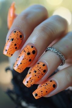 Cute Halloween Nail Ideas Simple, Pumpkin Design Nails, Fun Birthday Nail Designs, Orange Halloween Nail Designs, Pumpkin Patch Nails, 2024 Halloween Nails, Easy Fall Nail Designs For Beginners, Halloween Toenails, Halloween Color Nails