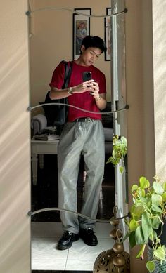 Maroon Outfit Men, Japan Style Outfits, Vest Outfits Men, Boy Styles, Maroon Outfit, Red Clothes, Oversize Outfit, Streetwear Inspo