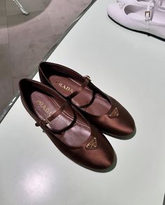 Luxury Flat Shoes, Leila Core, Feet Warmers, Luxury Loafers, Luxury Flat, Iconic Shoes, Queen Outfit, Cute Shoes Heels