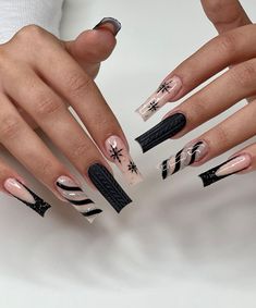 Christmas Nail Set, Black French Nail, Nails Black French, Sparkling Nails, Nails Sparkling, Mail Inspo, Goth Christmas, Wow Nails, Punk Nails