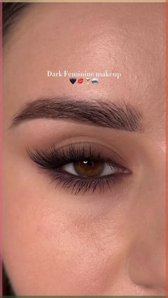 Dark Feminine Makeup, Smokey Eyeshadow Tutorial, Eye Makeup Guide, Feminine Makeup, Eyeshadow Tutorial For Beginners, Dark Eye Makeup, Beginners Eye Makeup, Smokey Eyeshadow, Smokey Eye Tutorial