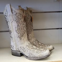 Brand New In The Box Womens Corral Style A3397 White Glitter Inlay & Crystal's Square Toe Price Is Firm White Cowgirl Boots Wedding, Wedding Boots For Bride, Bride Cowboy Boots, Boots For Bride, Wedding Cowgirl Boots, Brown Square Toe Boots, Cowgirl Boots Square Toe, Cowgirl Boots Wedding, Boots Wedding