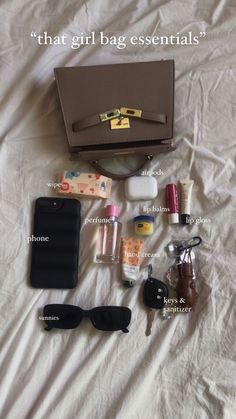 #1 #that #girlboss #fashion What’s In My Mini Tote Bag, Everyday Purse Essentials, What Is In My Bag Aesthetic, Girl Bag Essentials, Whats In My Purse Essentials, What’s In My Purse, Small Purse Essentials, Things In My Bag, Bag Essentials Everyday