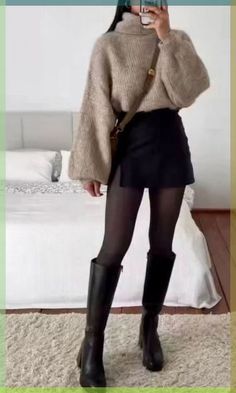 \ Vinter Mode Outfits, Modele Fitness, Rok Mini, Looks Pinterest, Winter Fashion Outfits Casual, Paris Mode, Cold Outfits, Paris Outfits, Skirt Mini