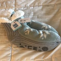 New And Never Worn. Perfect For Around The House Or Hotel. Infused With Aloe For A Mini Spa Feel Every Time! Comfortable Non-slip Gray Socks, Gray Non-slip Socks, Cabin Socks, Mini Spa, Womens Knit Sweater, Red Slippers, Pink Slippers, Ballerina Slippers, Faux Fur Slippers