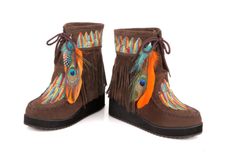 Ethnic tassel boots with feather embroidery boots cs-0021 from Mileg Trendy Winter Boots, Plus Size Autumn, Stylish Winter Boots, Embroidery Boots, Native American Woman, Buy Womens Boots, Feather Embroidery, Tassel Shorts, Tassel Shoes