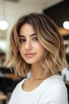 Embrace effortless style with these 22 chic short wavy bob hairstyles for women! Perfect for a relaxed yet trendy look. 💇‍♀️🌊 #WavyBob #ShortHair #BobHairstyles #ChicHair #HairInspo Short Wavy Bob Hairstyles, Short Wavy Haircut, Wavy Haircut, Short Wavy Haircuts, Wavy Bob Haircuts, Short Wavy Bob, 50 Hair, Wavy Bob Hairstyles, Wavy Bob