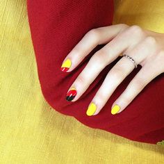 Yellow Black Nails, Easy Nail Art Designs, Designs For Short Nails, Nails 2016, Nails 2018, Cute Short Nails, Nail Idea, Simple Nail Art Designs