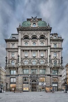 Classical Architecture Facade, Vienna Architecture, Architecture Styles, Architecture Classic, Classic Building, Gothic Cathedrals, French Architecture, التصميم الخارجي للمنزل, European Architecture