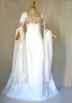 Medieval Renaissance Wedding Dress Elves Galadriel Arwen - Etsy Elf Wedding Dress, Lord Of The Rings Wedding, Fantasy Wedding Dress, Medieval Wedding Dress, Gaun Abad Pertengahan, Dress Medieval, Elven Dress, Elf Dress, Medieval Wedding