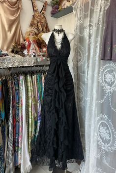 outfits inspo Vampire Inspiration, A Line Formal Dress, Prom Dress A Line, Long Ball Gown, Classy Prom Dresses, Cute Prom Dresses, Ball Gowns Evening, Pink Tassel, Pretty Prom Dresses