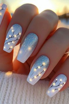 Acrylic Nail Designs Xmas, Christmas But Not Christmas Nails, December Christmas Nails, Nail Art Christmas Designs 2024, Black Silver Christmas Nails, Christmas Nails Abstract, Nail Art December, Elegant Christmas Nail Designs Classy, December Nails White