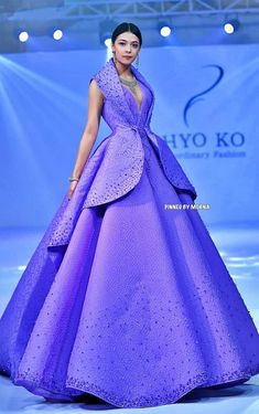 PHYO KO Extraordinary Fashion - Myanmar🇲🇲 Dresses Fashion Show, Extraordinary Fashion, Chinese Fancy Dress, Award Show Dresses, Dinner Gowns, Frocks And Gowns, Tight Dress Outfit, Cape Wedding Dress, Classy Prom Dresses