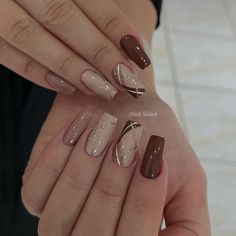 #unhaslindas #unhas #unhasdecoradas #nails #unhasdasemana #manicure #unhasdegel #unhasperfeitas #unhastop #nailart #unhasmaravilhosas #nailsdesign #fibradevidro #esmaltes #unhasnaturais #esmalte #instanails #o #unhasbemfeitas #unhasdodia #nailsart #nail #unhasdelicadas #alongamentodeunhas #unhasalongadas #unhasfeitas #unhasdediva #unhasdeprincesa #manicureporamor #unhasdeluxo #fallnails #fallnail #fall Elegant Touch Nails, Nails Yellow, Nagellack Trends, Elegant Nail Art, Gel Nail Art Designs, Fancy Nails Designs, Stylish Nails Designs