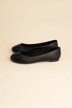 These classic flats feature a refined design and superior craftsmanship, making them an essential addition to your shoe collection.-Style: Versatile Elegance-Feature: Timeless Design-Silhouette: Classic Flat Silhouette-Embellishment: Subtle Logo Detailing-Care Instruction: Wipe clean with a soft cloth.Made In: ChinaMaterial Composition: Synthetic Classic Slip-on Black Flats, Non-slip Black Flats, Modern Black Slip-on Ballet Flats, Sleek Black Slip-on Ballet Flats, Black Synthetic Slip-on Ballet Flats, Platform Mules, Usa Outfit, Loafer Mules, Flat Sneakers