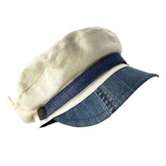 White linen sailor cap with denim visor. Adorned with a ribbon of the same fabric as the visor and riveted with metallic buttons in old silver color. Cut and sewn on the bias with a quality linen fabric and finished with a very light cotton lining. The length of the visor is 4.5 centimeters. The back of the cap has a small eco-leather belt to adjust the measurement up to three centimeters less. It adapts very well to the head. For its production we use top quality fabrics, reinforcements to give Adjustable Sailor Style Cap, Adjustable Sailor Cap, White Nautical Cap, White Flat Cap For The Beach, White Flat Cap For Beach, Casual White Boater Hat, Mad Hatter Top Hat, Black Fedora Hat, Sailor Cap