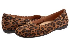 Trotters Sabine - Women's Flat Shoes : Tan Cheetah : Make your feet look magnificent wearing the Trotters Sabine Flat Sandals. Leather upper. Synthetic lining. Removable cushioned footbed with arch support. Scallop edge design. Light and flexible synthetic outsole. Slip-on closure. Imported. Weight of footwear is based on a single item, not a pair. Women's Flat Shoes, Scallop Edge, Free Shoes, Design Light, Special Deals, Ballet Flat, Scalloped Edge, Flat Shoes, 8 M