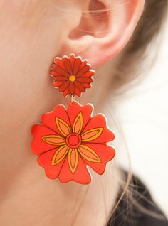 Embrace the vibrant and free-spirited energy of the 70s with these captivating 70s Orange You Glad Flower Bloom Earrings. Inspired by retro hippie fashion, these earrings feature a charming flower bloom design in a delightful orange hue. Crafted from super lightweight acrylic material, these earrings offer both style and comfort. The stainless steel posts coated in 18k gold provide durability and a touch of elegance. Whether you're attending a themed event or simply want to add a groovy touch to Cheap Orange Retro Earrings, Flower Power Fashion, 70s Orange, 70s Jewelry, Bloom Design, Hippie Movement, Hippie Fashion, Orange You Glad, Peach Orange