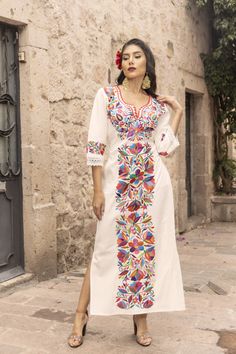 Mexican Embroidered Maxi Dress. Size S - 3X. Wedding Style. Traditional Mexican Dress. Artisanal Mexican Party Dress. Latina Style.Plus Size