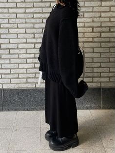 Margiela Outfit, Winter Goth Outfits, Goth Outfit Inspo, Classy Women, Fashion Killa, In A World, Black Outfit, Modest Outfits, Manners