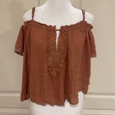 Forever 21 Tan/Muted Pink Off The Shoulder With Straps Blouse In A Size Small Never Worn And Has Tags 100% Rayon Super Light Weight And Flowy And Has A Beautiful Lace Design. Great For Summer And Can Be Dressed Up Or Down Casual Brown Summer Blouse, Brown V-neck Top For Summer, Brown Bohemian Crop Top For Spring, Bohemian Brown Crop Top For Spring, Brown Summer Blouse, Bohemian Brown Crop Top, Trendy Brown Spring Blouse, Forever 21 Blouse For Vacation, Brown Short Sleeve Crop Top For Spring