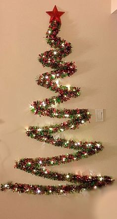 Christmas Tree Wall Hanging Ideas Christmas Decor Ideas Tree, Contemporary Christmas Trees, Wall Christmas Tree, Pallet Christmas Tree, Alternative Christmas, Homemade Christmas Decorations, Creative Christmas Trees, Alternative Christmas Tree