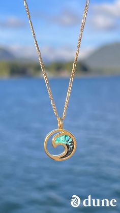 Keep the shore close always with our simply elegant Wave Necklace featuring our Gradient Technique with Turquoise Power Stone. This piece is handcrafted with your choice of sand or natural element, layered to a gem-like finish. It’s the perfect everyday reminder of your favorite beach travels. Personalize your design with your favorite beach or send in your own element! 14k Gold Jewelry With Natural Stones, 14k Yellow Gold Jewelry With Natural Stones, 14k Gold Turquoise Pendant Jewelry, Nickel Free Ocean-inspired Pendant Jewelry, Nickel-free Ocean-inspired Round Pendant Jewelry, Nickel-free Ocean-inspired Pendant Jewelry, Ocean-inspired Round Pendant Jewelry, Turquoise 14k Gold Round Pendant Jewelry, Green Birthstone Jewelry In Recycled Gold