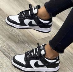 Nike Jordan Mujer, Outfits Con Tenis Nike, Tenis Nike Jordan, Nike Tenis, Couple Sneakers, Tenis Nike, Baskets Nike, Best Shoes For Men