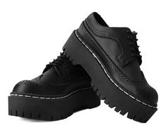 Black Double Decker Brogue Black Brogues, Job Clothes, Shoes For School, Brogues Style, Black Shoes Men, Punk Inspiration, Chunky Shoes, Style Edit, Swag Shoes