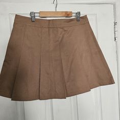 Never Worn Mini Skirt Size Medium Hm Skirt, Pleated Mini Skirt, Mini Skirt, H&m, Womens Skirt, Mini Skirts, Size Medium, Skirt, Women Shopping