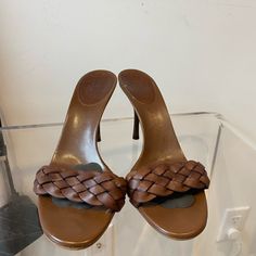 Gucci Brown Braided Sandals W Small Heel Open Toe Size 9 Gucci Sandals With Leather Sole For Summer, Gucci Ankle Strap Leather Sandals, Gucci Brown Slip-on Sandals, Gucci Leather Heels For Spring, Summer Designer Gucci Mules, Chic Gucci Mules For Summer, Chic Gucci Summer Mules, Gucci Brown Summer Heels, Brown Gucci Heels For Summer