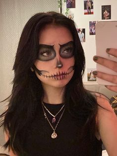 Skull Eye Makeup, Easy Grim Reaper Makeup, Girl Skull Makeup, Skull Mouth Makeup, Preshower Makeup Ideas, Pre Shower Makeup Ideas, Face Painting Skull, Preshower Makeup