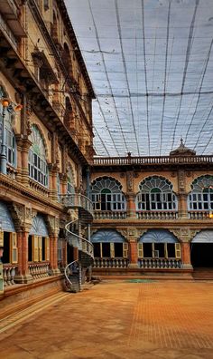 #palace #warm_tones Mysore Palace Interior, Recreating Photos, Museum Interior, Palace Interior, Instagram Snap, Indian Aesthetic, Truck Design