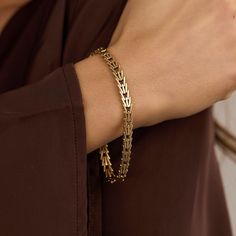 G E N E V A ∙ B R A C E L E T  ∙  * Details: Solid Gold ∙ 14K Gold ∙ Yellow Gold * Weight: 12.52 grams * Bracelet length: 7.68 inches // 19.5 cm * Width: 21.4 mm. * Condition: All our pieces are vintage, antique or close to new. The piece undergoes a restoration proces, which includes ultrasonic cleaning and mild polish techniques to enhance the condition of the piece. * All our pieces are vintage and handpicked. We put a lot of effort into finding the most unique and beautiful items for you guy Minimalist Gold Tennis Bracelet With Diamond Cut, Elegant 14k Gold Tennis Bracelet Tarnish Resistant, Dainty Gold Tennis Bracelet For Formal Occasions, Minimalist Gold Diamond Cut Tennis Bracelet, Gold Minimalist Diamond Cut Tennis Bracelet, Minimalist 14k Gold Flexible Bracelet, Minimalist Diamond Cut Chain Bracelet For Formal Events, Minimalist Diamond Cut Chain Bracelet For Formal Occasions, Flexible Yellow Gold-plated Chain Bracelet