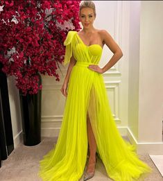 Yellow Prom Dresses Long, Yellow Prom Dresses, Simple Elegant Dress, Yellow Prom, Long Evening Dresses, Prom Dresses Yellow, Tulle Evening Dress, Evening Gown Dresses, Blue Tulle