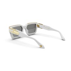 Elevate your style with our Baller sunglasses. These shades, in bold white with gold detailing, a GC logo, and unique Guilloché pattern sides, make a statement that reflects your individuality and unmatched confidence. Step out in sophistication and leave a lasting impression. MATERIAL Pure white Acetate frame with gold metal detailing UV 100% UVA/UVB Protection WEIGHT 70 g SIZE 56 □ 20 - 145 INCLUDED IN THE BOX Lens cleaning cloth, soft leather case Luxury White Trendy Shield Sunglasses, Luxury White Anti-reflective Shield Sunglasses, Luxury Yellow Mirrored Lens Sunglasses, Luxury Gold Tinted Sunglasses, Modern Yellow Anti-reflective Shield Sunglasses, Cleaning Cloth, Watch Case, Leather Case, Bracelet Sizes